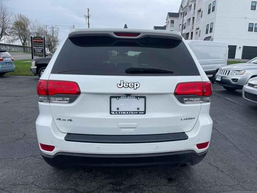 Bright White Clearcoat 2018 Jeep Grand Cherokee Laredo E