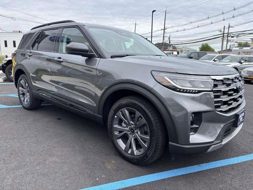 CARBONIZED GRAY METALLIC 2026 Ford Explorer Active