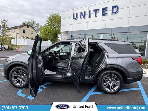 CARBONIZED GRAY METALLIC 2026 Ford Explorer Active