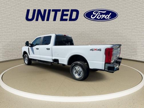 Oxford White 2027 Ford F-350 XL