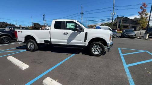 Oxford White 2027 Ford F-350 XL