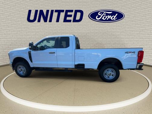 Oxford White 2027 Ford F-350 XL