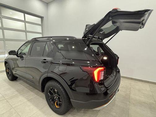 Agate Black Metallic 2026 Ford Explorer Tremor