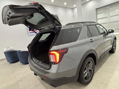Carbonized Gray Metallic 2026 Ford Explorer ST-Line