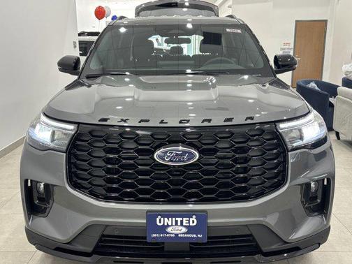 Carbonized Gray Metallic 2026 Ford Explorer ST-Line