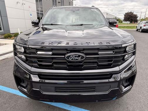 AGATE BLACK METALLIC 2026 Ford Expedition Platinum