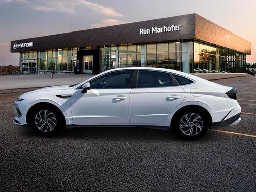 2026 Hyundai SONATA Hybrid Base