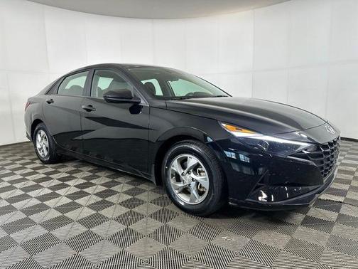 2023 Hyundai ELANTRA SE