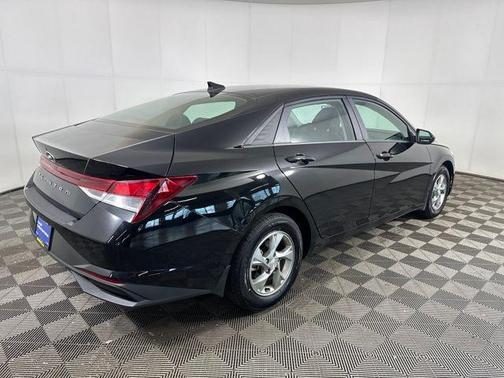 2023 Hyundai ELANTRA SE