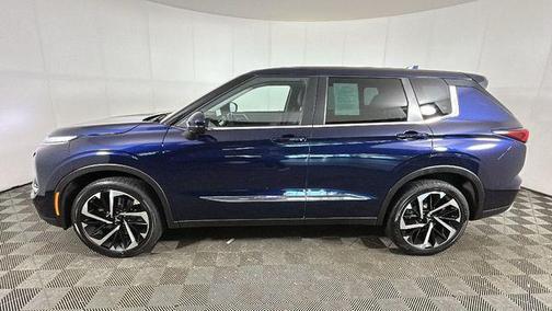 Cosmic Blue Metallic 2023 Mitsubishi Outlander SE