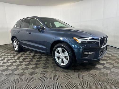 2022 Volvo XC60 B5 Momentum