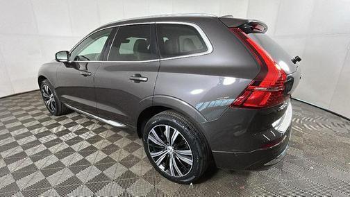 Platinum Grey Metallic 2022 Volvo XC60 B5 Inscription