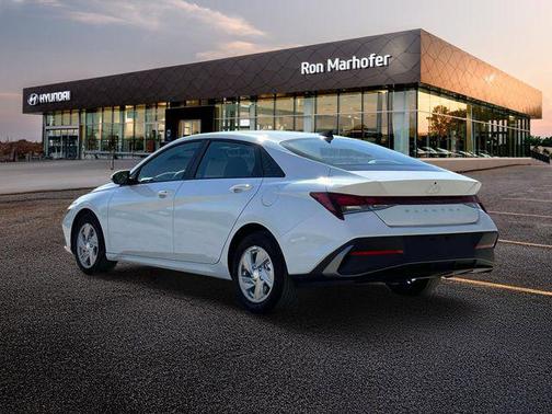 2025 Hyundai ELANTRA SE