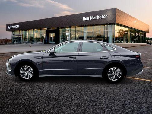2026 Hyundai SONATA Hybrid Base