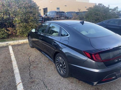 2023 Hyundai SONATA Hybrid SE