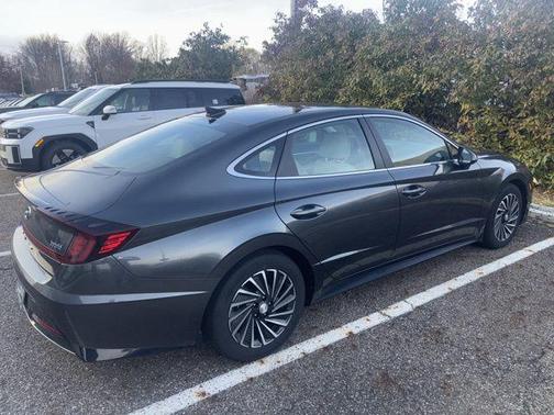 2023 Hyundai SONATA Hybrid SE