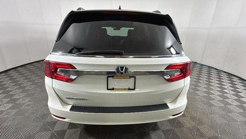 White Diamond Pearl 2018 Honda Odyssey EX-L