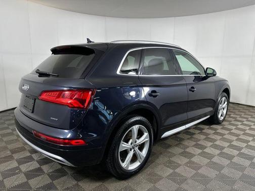 Moonlight Blue Metallic 2020 Audi Q5 45 Premium Plus