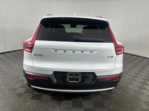 2024 Volvo XC40 B5 Core Bright Theme
