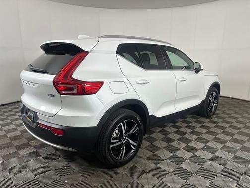 2024 Volvo XC40 B5 Core Bright Theme