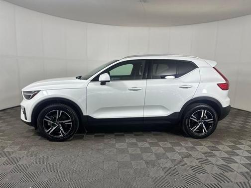 2024 Volvo XC40 B5 Core Bright Theme