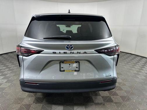 2024 Toyota Sienna LE