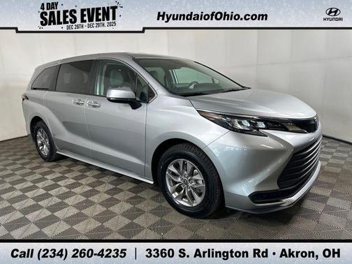 2024 Toyota Sienna LE