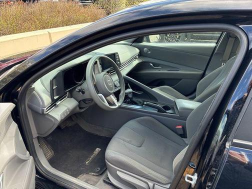 2023 Hyundai ELANTRA SE