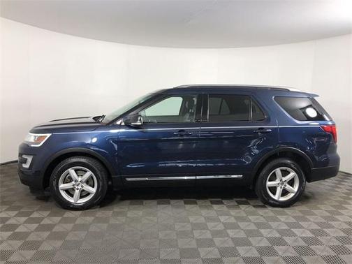 Photo 5 of 26 of 2016 Ford Explorer XLT