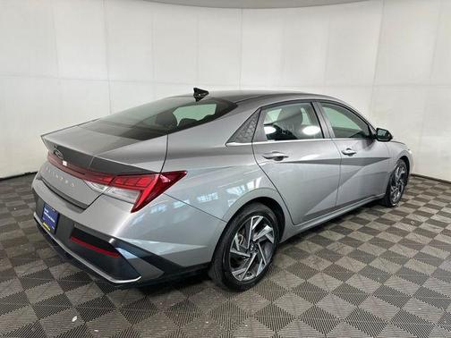 2025 Hyundai ELANTRA SEL