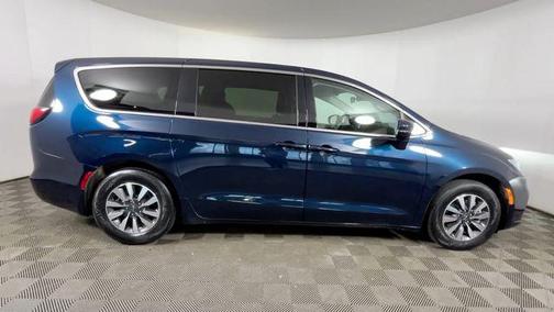 Fathom Blue Pearlcoat 2022 Chrysler Pacifica Hybrid Touring L
