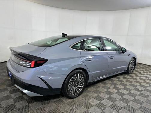 2025 Hyundai SONATA Hybrid Limited