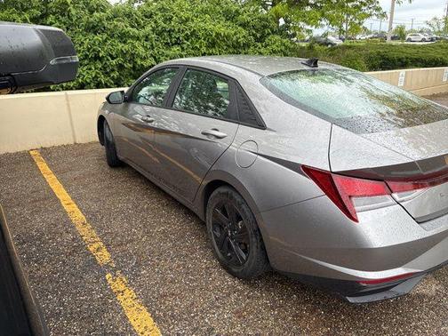 Fluid Metal 2022 Hyundai ELANTRA SEL