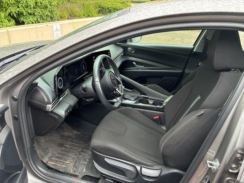 Fluid Metal 2022 Hyundai ELANTRA SEL