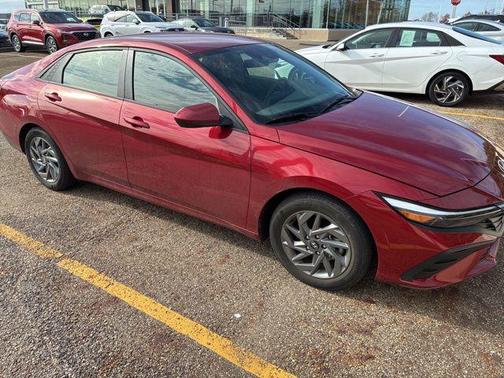 2024 Hyundai ELANTRA SEL