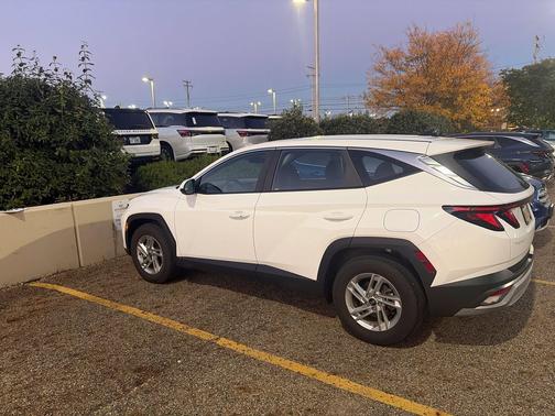 Serenity White Pearl 2025 Hyundai TUCSON SE