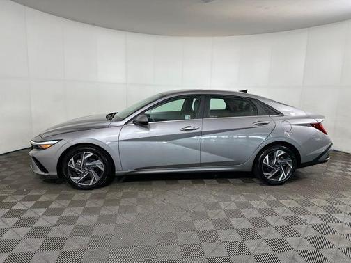 2025 Hyundai ELANTRA SEL
