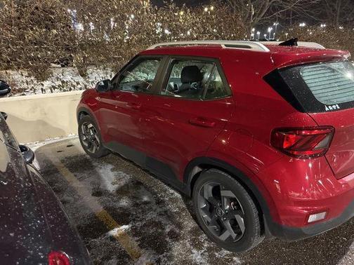 2022 Hyundai VENUE SEL