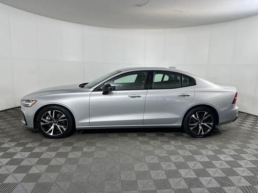 2024 Volvo S60 B5 Core Dark Theme