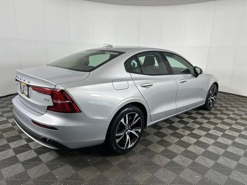 2024 Volvo S60 B5 Core Dark Theme