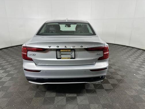 2024 Volvo S60 B5 Core Dark Theme