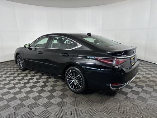 2022 Lexus ES 300h Base