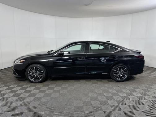 2022 Lexus ES 300h Base