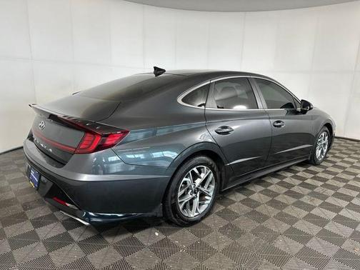 2022 Hyundai SONATA SEL