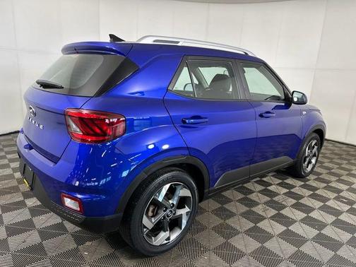 2022 Hyundai VENUE SEL