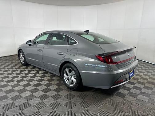 2022 Hyundai SONATA SE