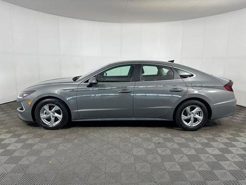 2022 Hyundai SONATA SE
