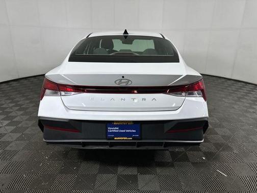 2024 Hyundai ELANTRA SE
