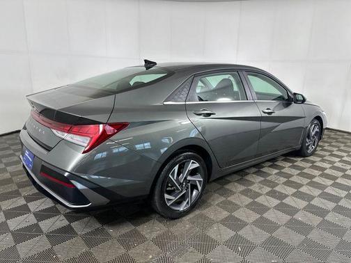 2025 Hyundai ELANTRA SEL