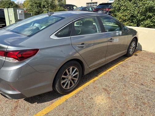 2018 Hyundai SONATA SE